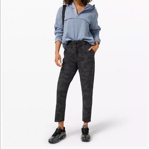 NWOT Camo Lululemon Keep Moving 7/8 Joggers